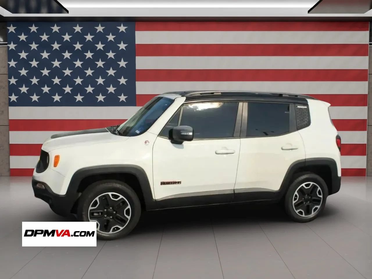 Used 2015 Jeep Renegade Trailhawk AWD/4WD image 2