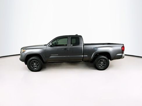 Used 2018 Toyota Tacoma SR5 RWD image 4