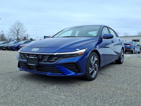New 2025 Hyundai Elantra Limited image 5