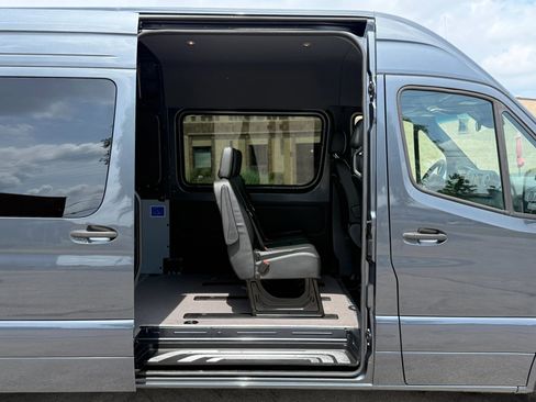 Used 2024 Mercedes-Benz Sprinter 2500 image 11