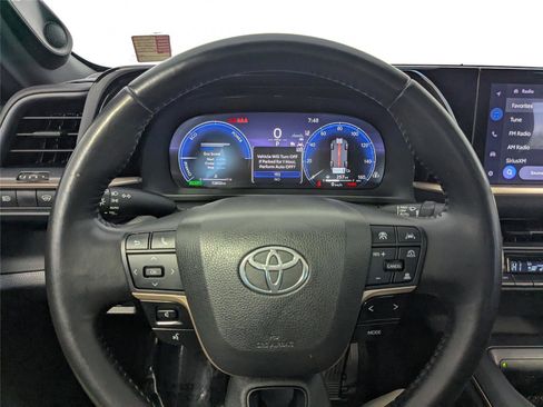 Used 2023 Toyota Crown Limited image 14