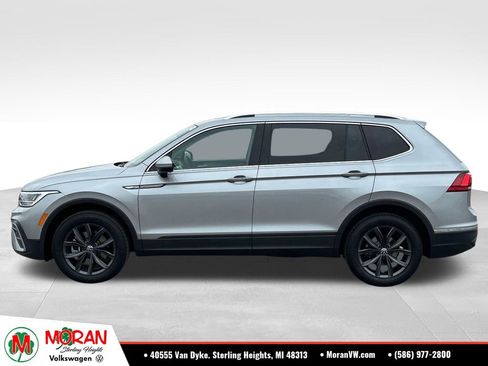 Certified 2023 Volkswagen Tiguan SE w/ Panoramic Sunroof Package AWD/4WD image 2