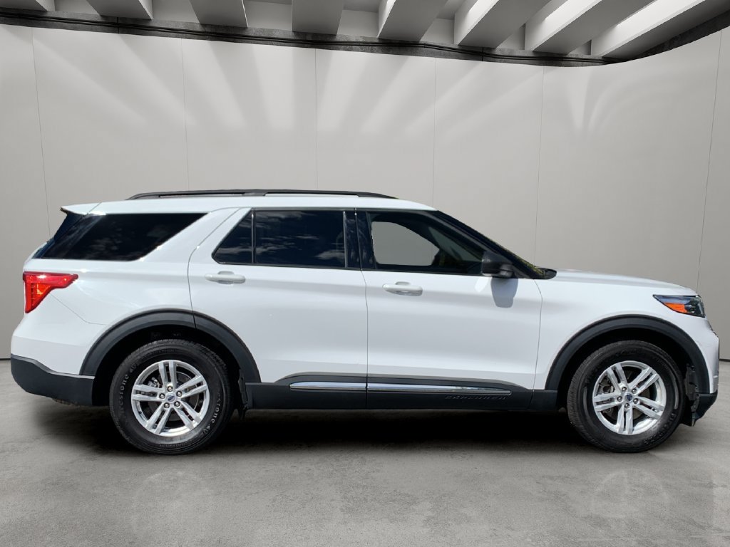 Used 2024 Ford Explorer XLT w/ Equipment Group 202A RWD image 6