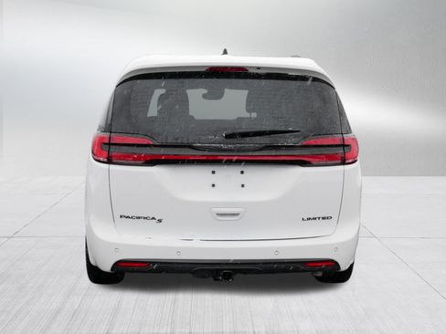 Used 2024 Chrysler Pacifica Limited w/ S Appearance Package image 6