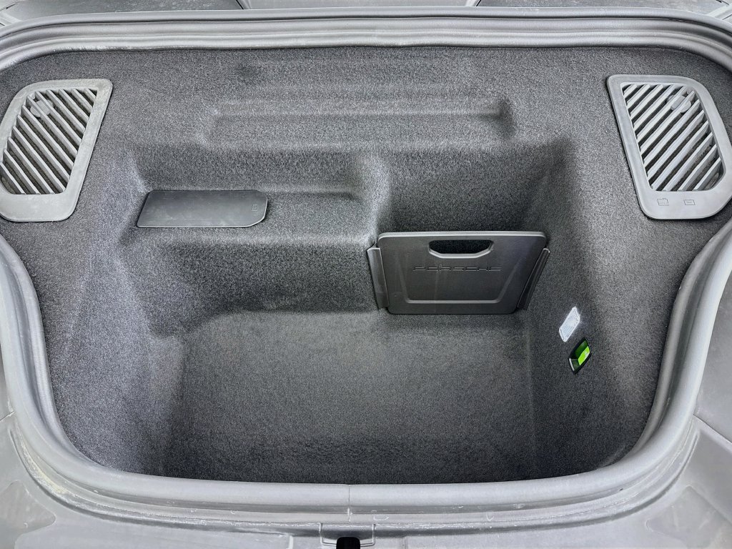 Certified 2025 Porsche Macan Electric RWD image 31