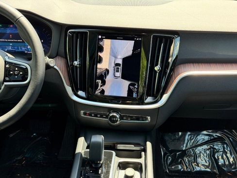 Used 2025 Volvo V60 B5 Cross Country Plus AWD/4WD image 13