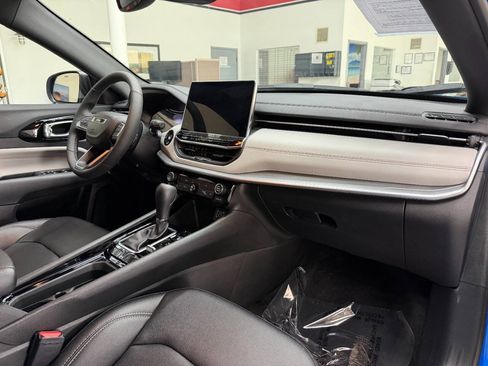 Used 2026 Jeep Compass Limited AWD/4WD image 18