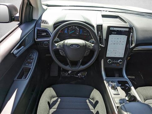 Used 2024 Ford Edge SE image 12