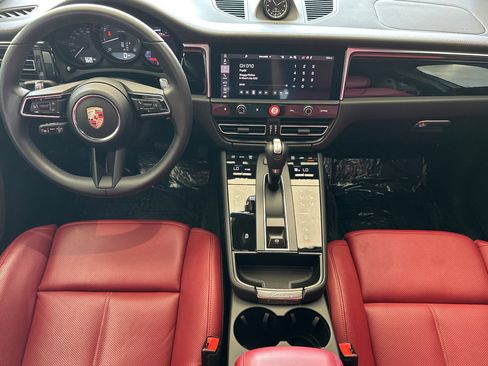 Used 2025 Porsche Macan image 6