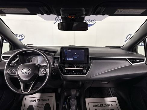 Used 2025 Toyota Corolla SE image 2