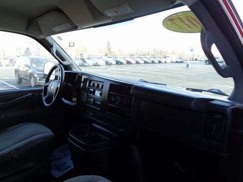 Used 2017 GMC Savana 2500 image 27