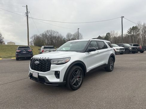 New 2026 Ford Explorer ST-Line w/ ST-Line Street Pack image 7