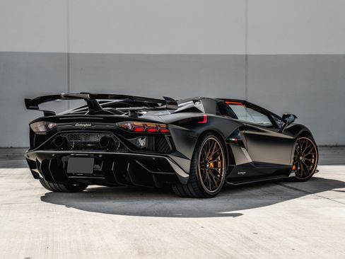 Used 2020 Lamborghini Aventador SVJ AWD/4WD image 40