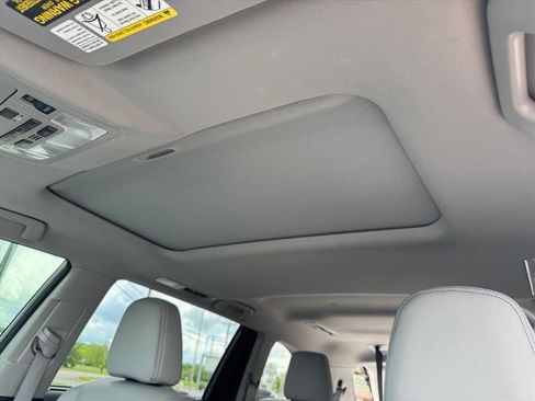 Used 2015 Toyota Highlander Limited w/ Driver Technology Package AWD/4WD image 18
