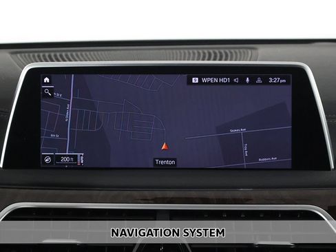 Used 2022 BMW 750i xDrive w/ M Sport Package AWD/4WD image 3