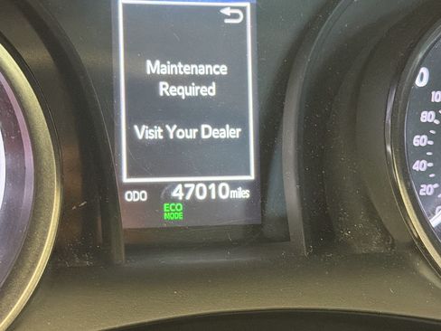 Used 2022 Toyota Camry SE w/ Carpet Mat Package (TMS) FWD image 8