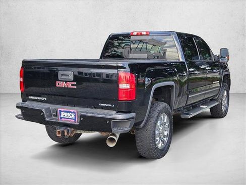 Used 2018 GMC Sierra 2500 Denali w/ Duramax Plus Package AWD/4WD image 5