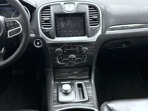 Used 2022 Chrysler 300 Touring L AWD/4WD image 13