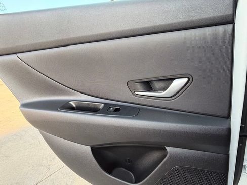 Used 2026 Hyundai Elantra Hybrid FWD image 25