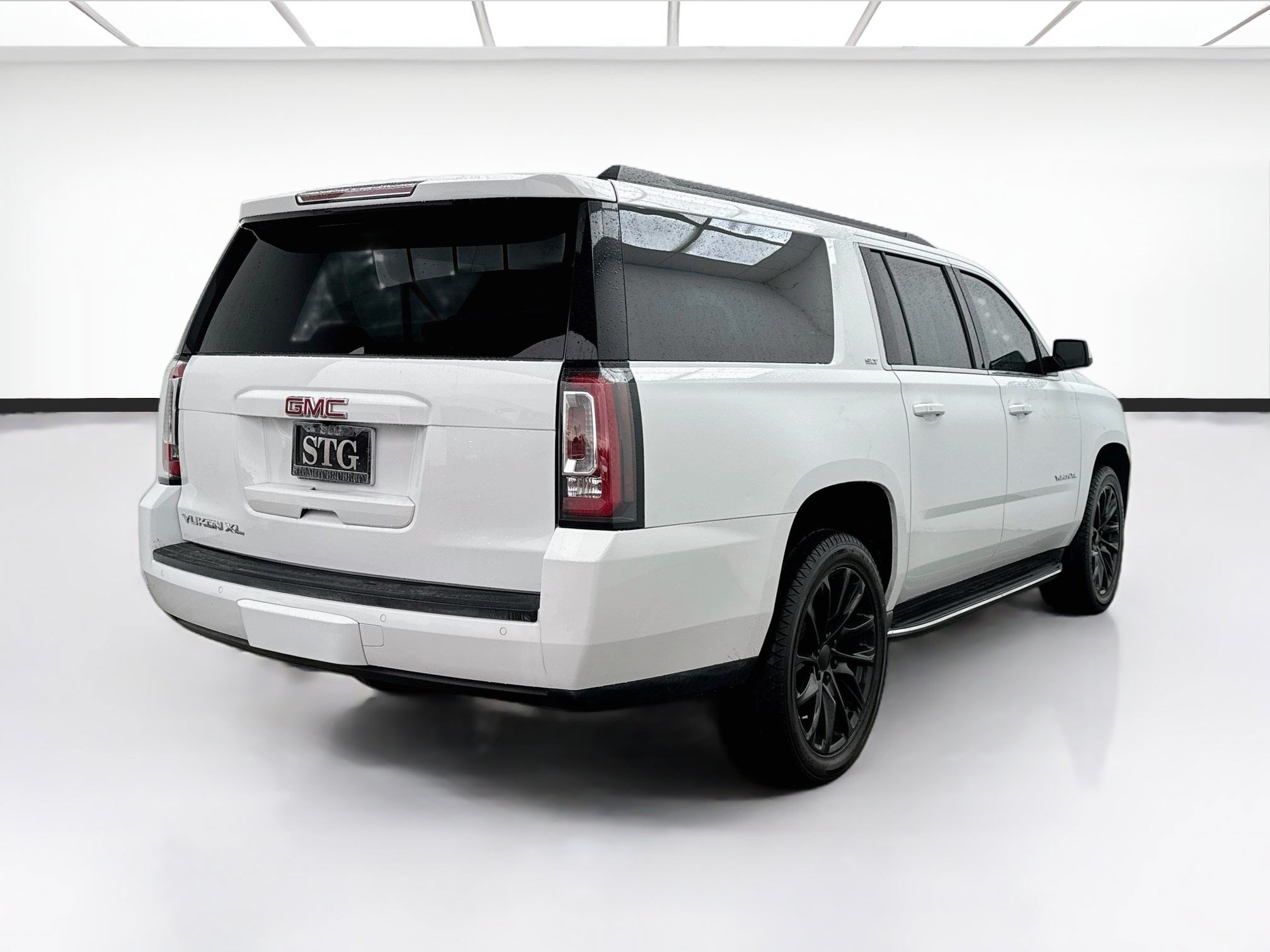 Used 2017 GMC Yukon XL SLT w/ Open Road Package RWD image 4