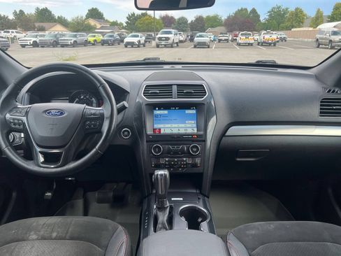 Used 2018 Ford Explorer XLT w/ Equipment Group 202A AWD/4WD image 12