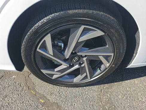 Certified 2025 Hyundai Elantra Limited image 20
