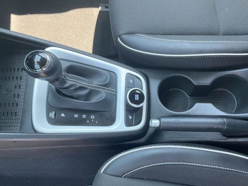 Certified 2023 Hyundai Venue Limited FWD image 23