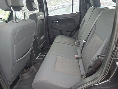 Used 2012 Jeep Liberty Sport AWD/4WD image 6
