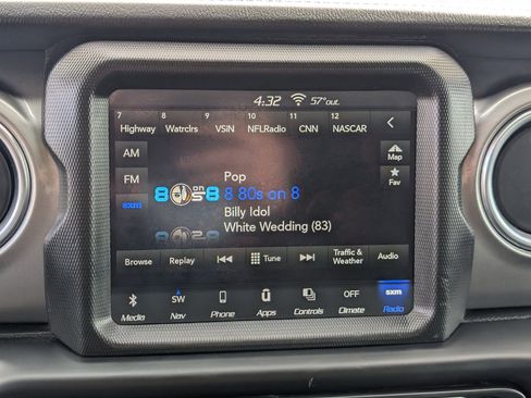 Used 2019 Jeep Wrangler Unlimited Sahara w/ Uconnect 4C Nav & Sound Group AWD/4WD image 18