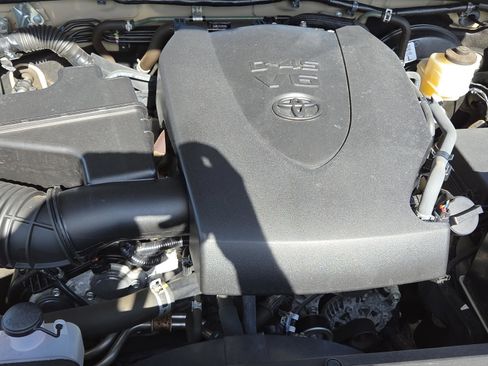 Used 2019 Toyota Tacoma SR5 image 24