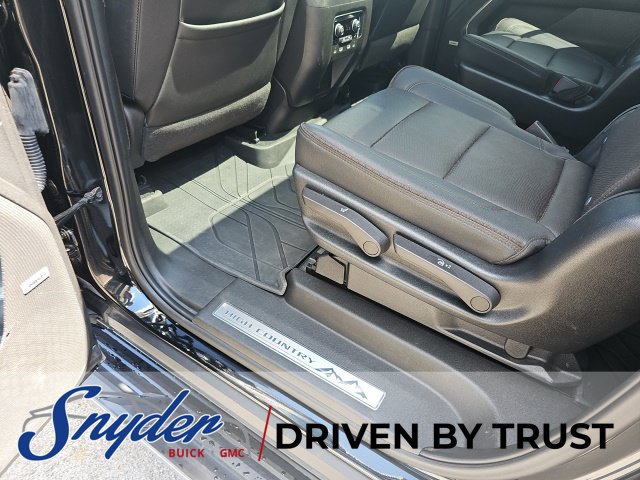 Used 2023 Chevrolet Suburban High Country AWD/4WD image 28