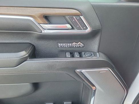 Used 2024 Chevrolet Silverado 1500 High Country w/ Technology Package AWD/4WD image 19