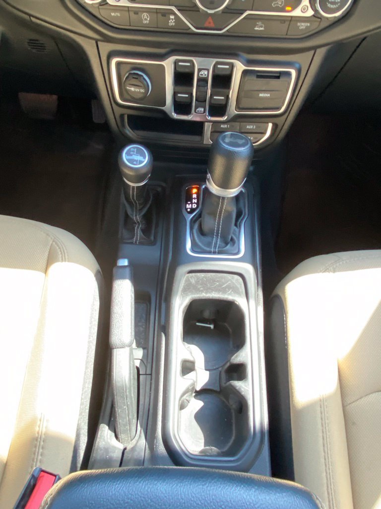 Used 2022 Jeep Wrangler Unlimited Sahara AWD/4WD image 17