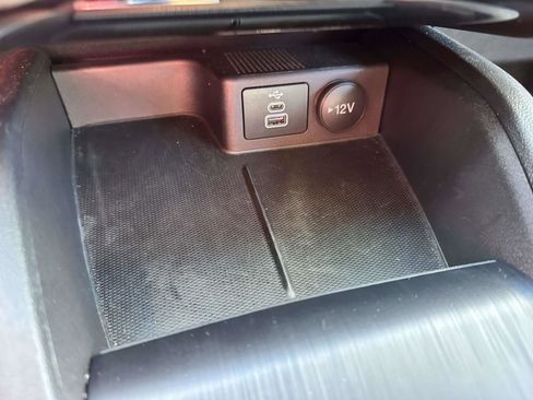 Used 2025 Ford Escape SE image 25