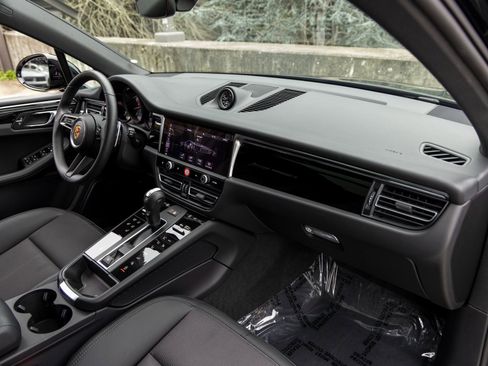 Certified 2025 Porsche Macan image 49