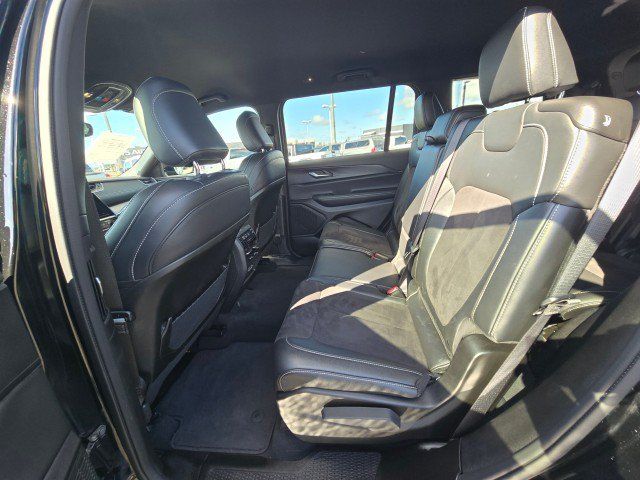 Used 2024 Jeep Grand Cherokee L Altitude AWD/4WD image 21