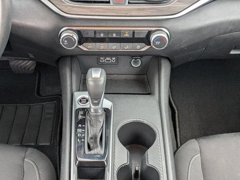 Used 2025 Nissan Altima 2.5 SV FWD image 19