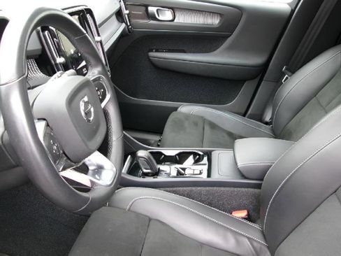 Used 2022 Volvo XC40 T5 R-Design w/ Advanced Package image 14