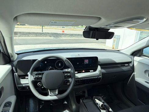 Used 2025 Hyundai Ioniq 5 SE image 13