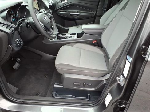 Certified 2017 Ford Escape SE w/ Equipment Group 201A image 18