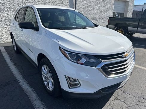 Used 2020 Chevrolet Equinox LS w/ LS Convenience Package FWD image 3