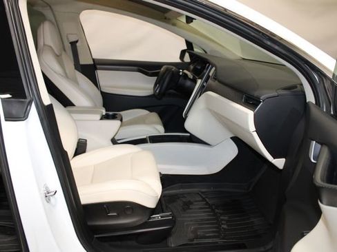 Used 2018 Tesla Model X 75D image 17