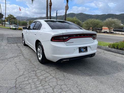 Used 2019 Dodge Charger SXT w/ Leather Interior Group RWD image 7