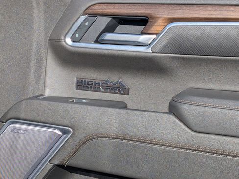 Used 2025 Chevrolet Silverado 1500 High Country w/ High Country Premium Package AWD/4WD image 32