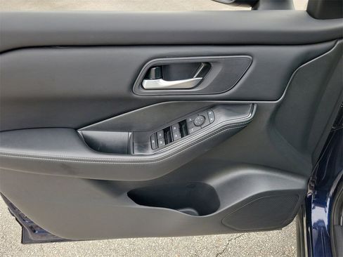 Used 2025 Nissan Rogue SV image 13