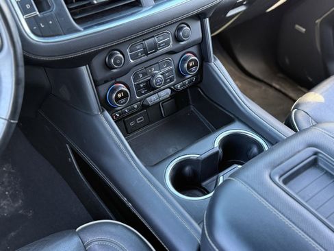 Used 2023 Chevrolet Suburban Premier image 17