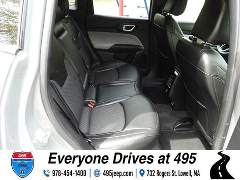 Used 2023 Jeep Compass Latitude AWD/4WD image 11