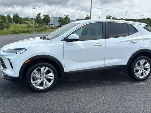 Used 2024 Buick Encore GX Preferred w/ Advanced Technology Package AWD/4WD image 11