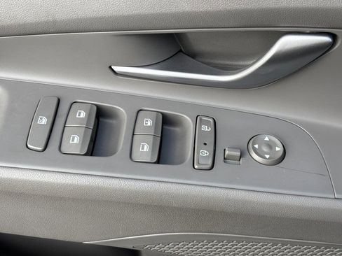 Used 2023 Hyundai Elantra SE image 23