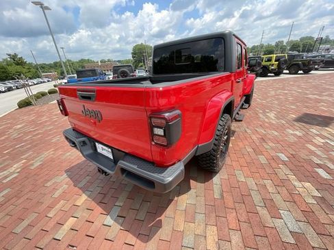 Used 2024 Jeep Gladiator Sport AWD/4WD image 35
